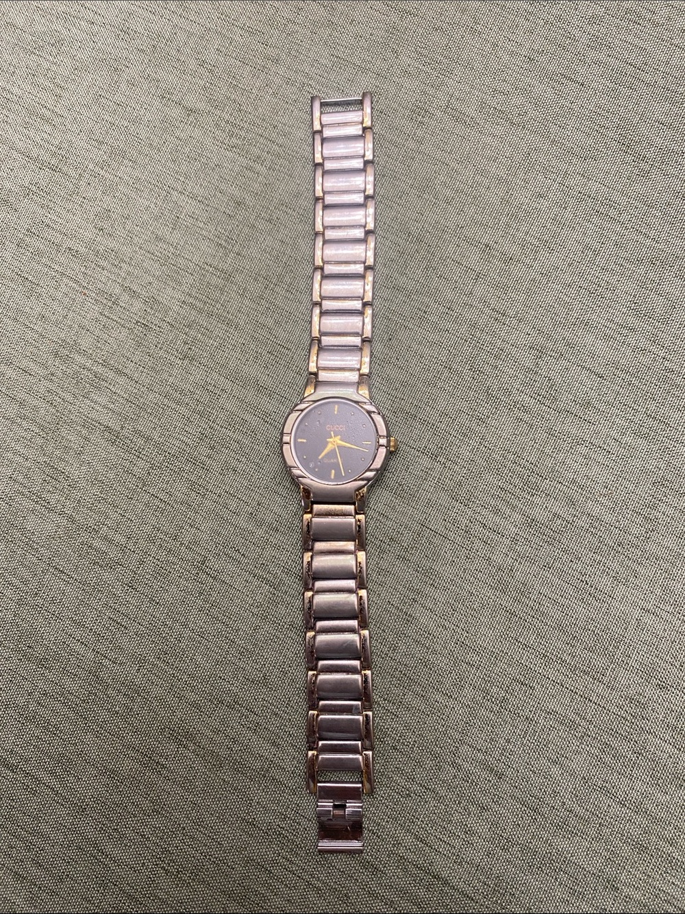 Vintage Gucci Women’s Quartz Stainless Steel Watch with Black Dial